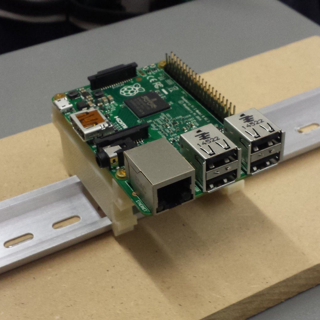 Soportes Raspberry Pi horizontales o verticales para colocar en carriles DIN de cuadros electrónicos.