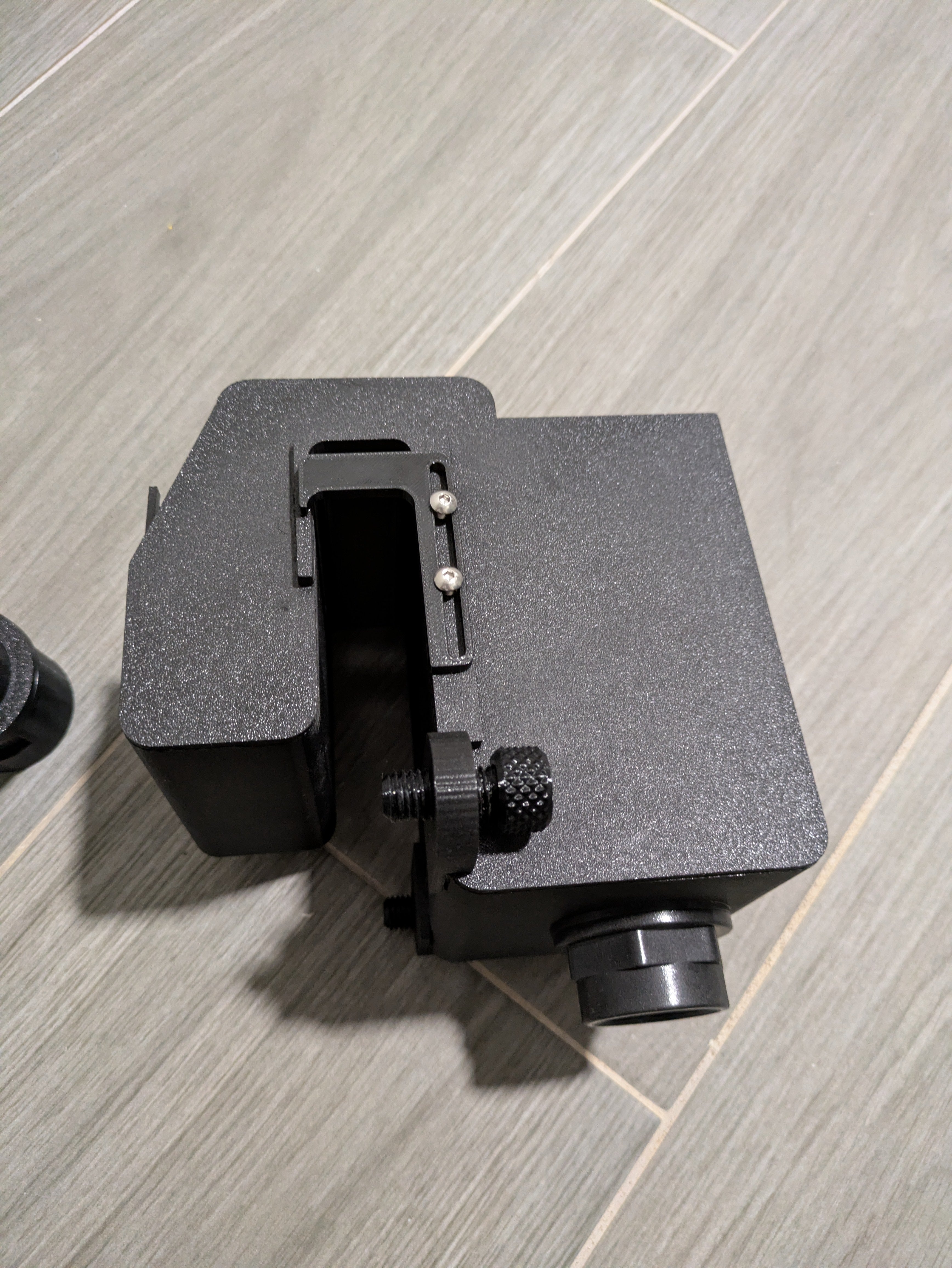 Rebosadero tipo Blau para sump sin taladrar la urna | Con sistema antidescebado y peine ajustable | Opciones de bajada 32/40 mm y hueco 20/32 mm