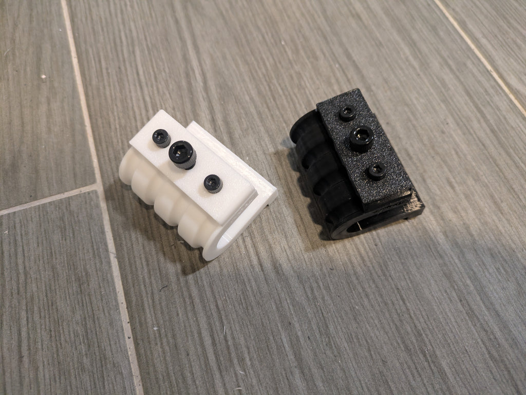 Soporte tubo peristálticas ajustable a distintos grosores de cristal