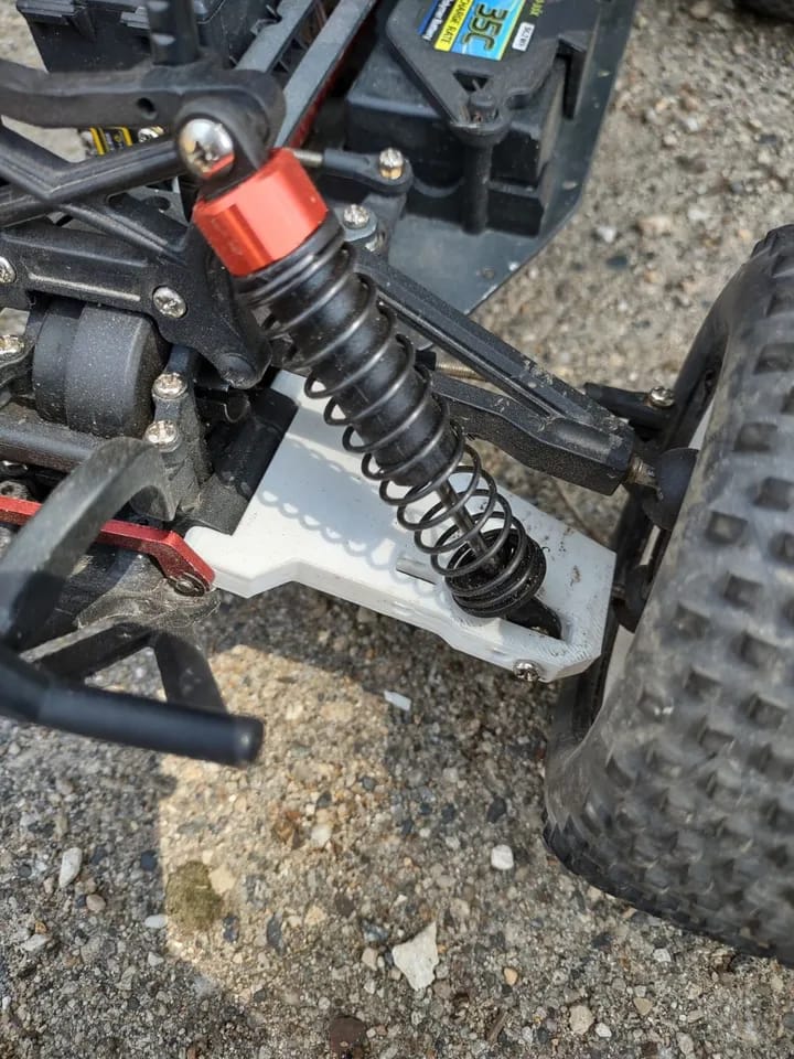 Brazo de suspensión para Helion Dominus 10TR – Repuesto