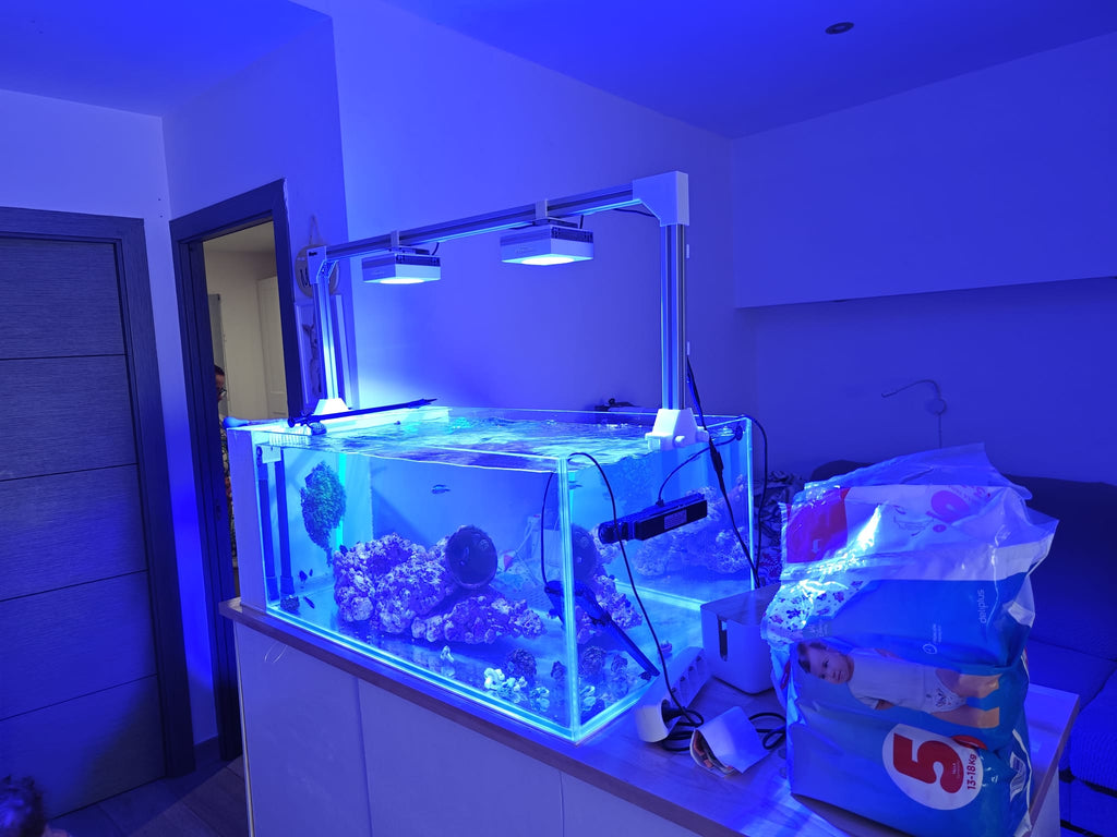 Estructura de aluminio para colgar pantallas de acuario – personalizada por marca/modelo