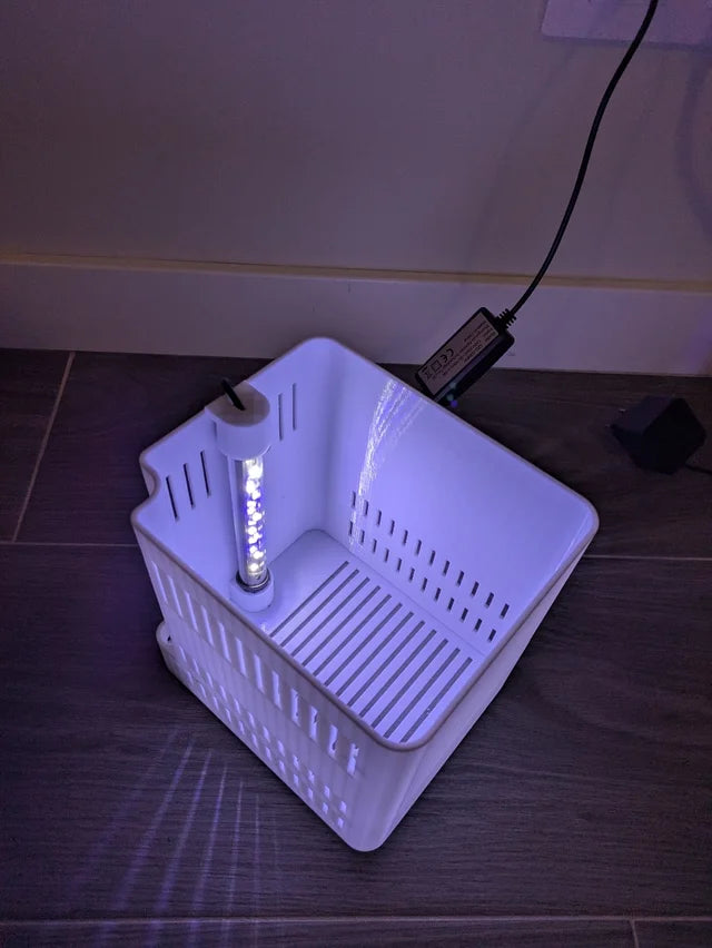 Reactor/Refugio de algas Chaetomorpha y Caulerpa para sump (3 tamaños) | Ajustable en altura y rotación 360º | Con lámpara LED 5W incluida